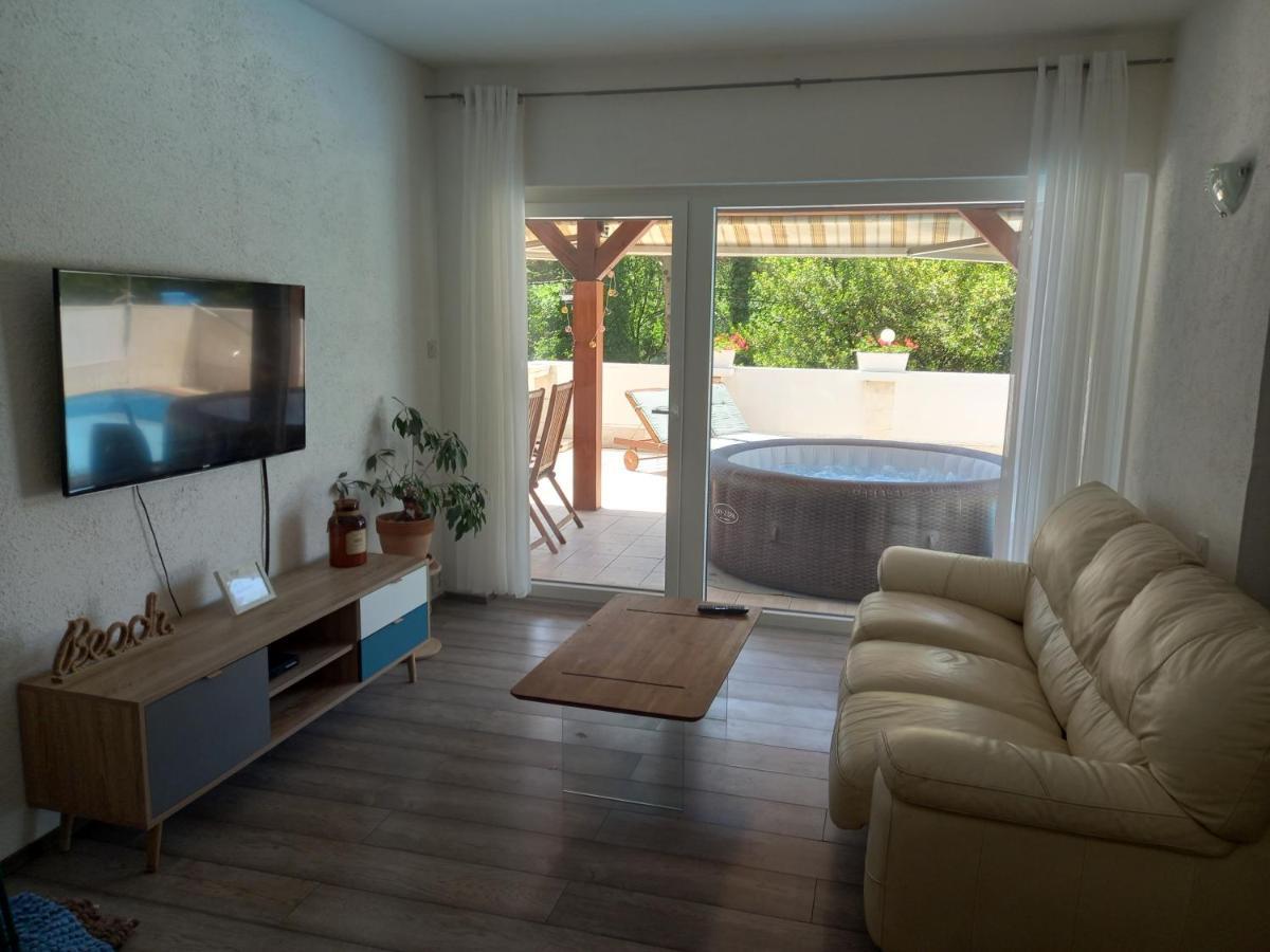 Vila Brig 108 - Private Swimming Pool And Jacuzzi Риека Экстерьер фото